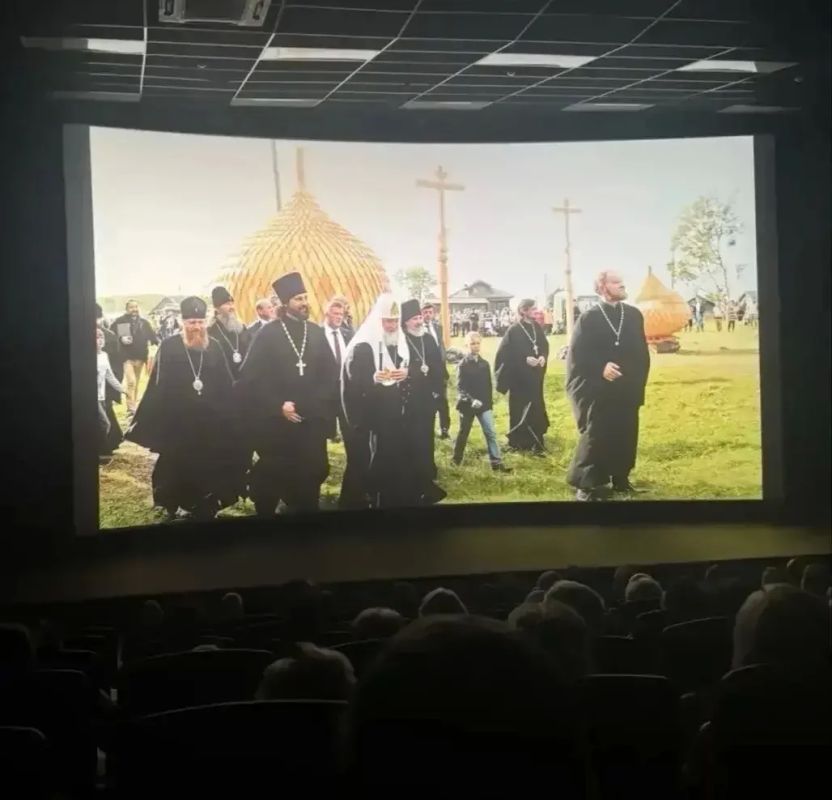16 сентября в Арт-Медиа-Центре «Родина» в рамках XXI Международного кинофестиваля «Победили вместе» им. Владимира Меньшова состоялась премьера документального фильма «Руки, что держат небо» 16 сентября в Арт-Медиа-Центре «Родина» в рамках XXI Международного кинофестиваля «Победили вместе» им. Владимира Меньшова состоялась премьера документального фильма «Руки, что держат небо»