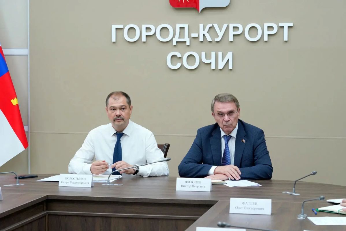 В Сочи состоялось совещание с атаманами районных казачьих обществ В Сочи состоялось совещание с атаманами районных казачьих обществ