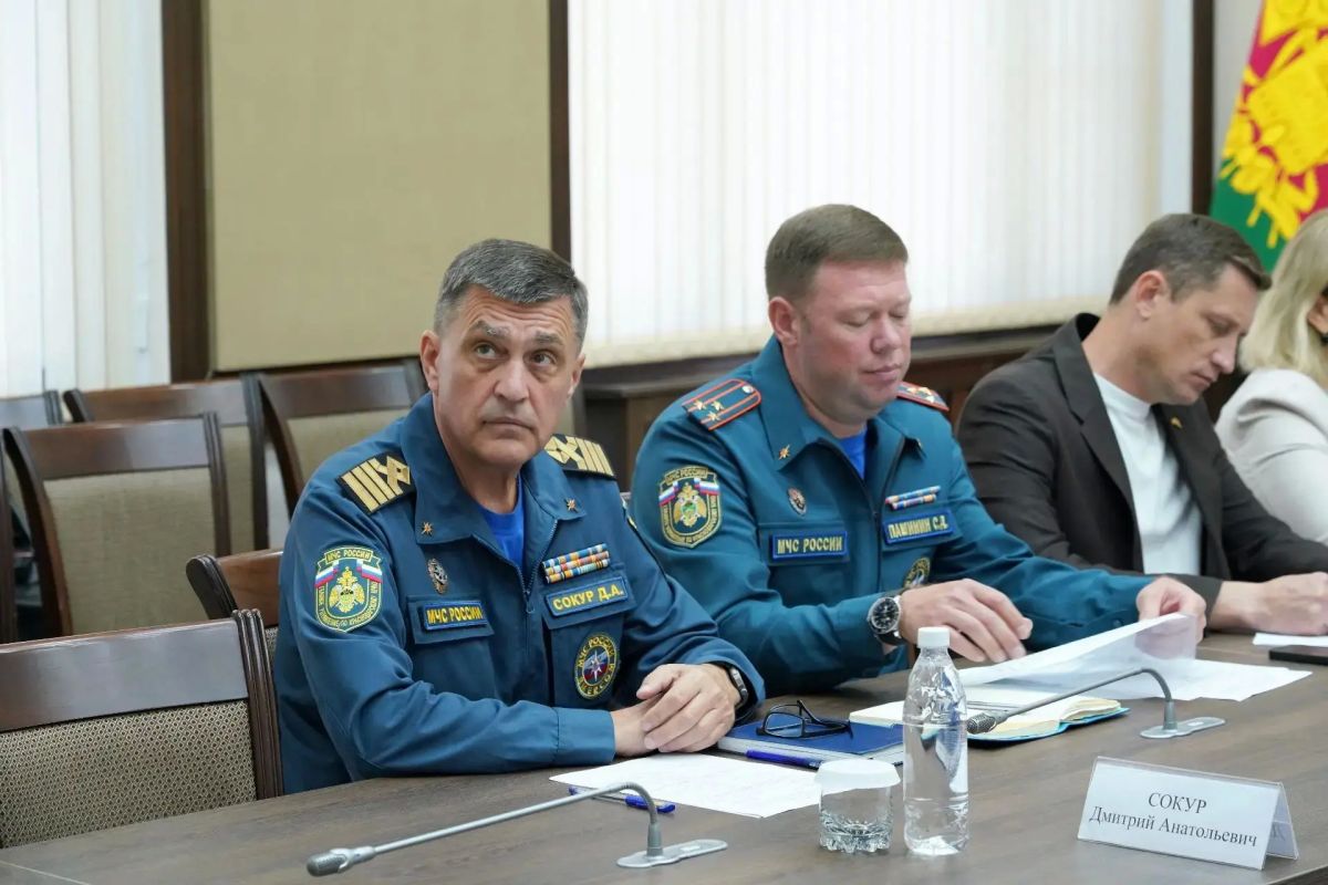 Глава Сочи Андрей Прошунин провел заседание комиссии по предупреждению и ликвидации чрезвычайных ситуаций в связи с прогнозируемым ухудшением погодных условий Глава Сочи Андрей Прошунин провел заседание комиссии по предупреждению и ликвидации чрезвычайных ситуаций в связи с прогнозируемым ухудшением погодных условий