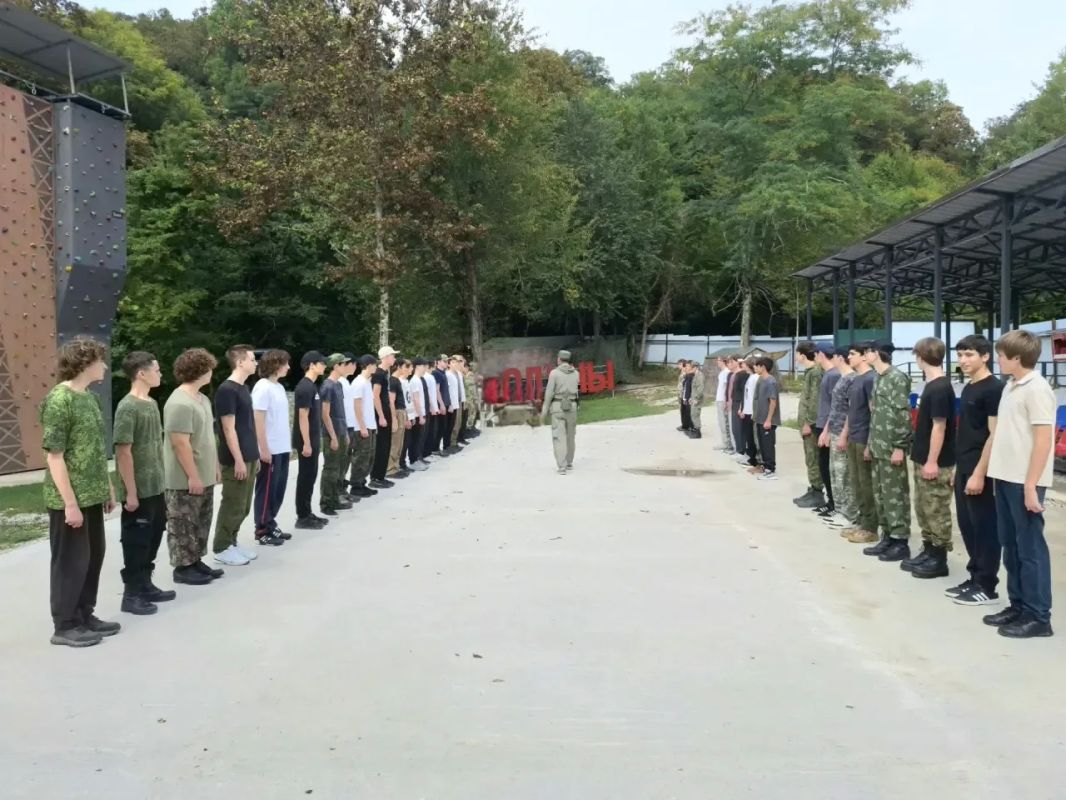 На форуме «Мы — опора Родины» Центра патриотического воспитания молодежи Сочи начались пятидневные военные сборы для школьников из СОШ №18, №29, №57 и Лицея №22 На форуме «Мы — опора Родины» Центра патриотического воспитания молодежи Сочи начались пятидневные военные сборы для школьников из СОШ №18, №29, №57 и Лицея №22