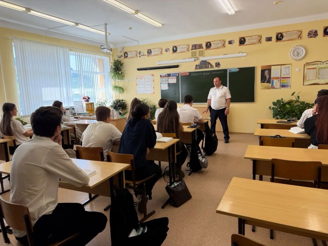 В общеобразовательных учреждениях города Сочи прошли уроки и беседы, направленные на предупреждение детского дорожно-транспортного травматизма В общеобразовательных учреждениях города Сочи прошли уроки и беседы, направленные на предупреждение детского дорожно-транспортного травматизма