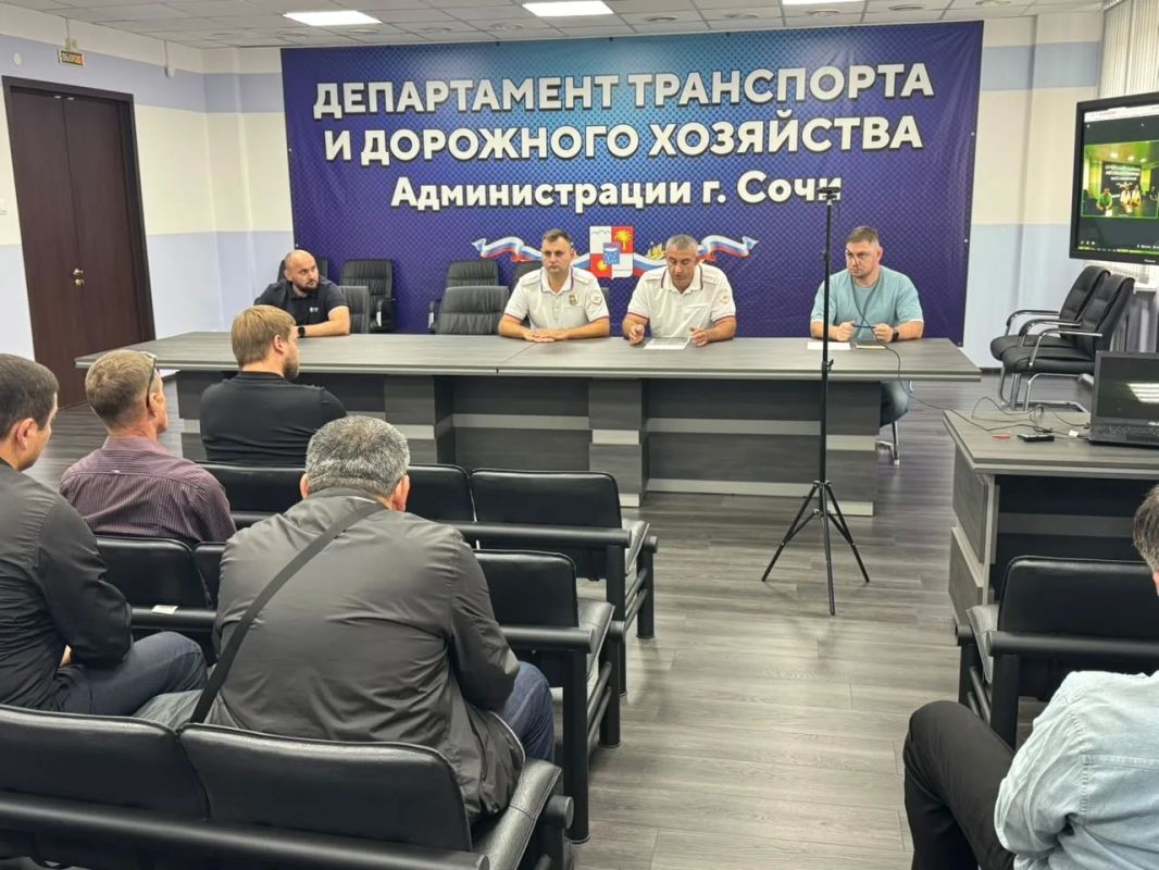 Сотрудники Госавтоинспекции г. Сочи провели профилактическую беседу с водительским составом МУП «Сочиавтотранс», а также с должностными лицами, ответственными за обеспечение безопасности перевозки пассажиров