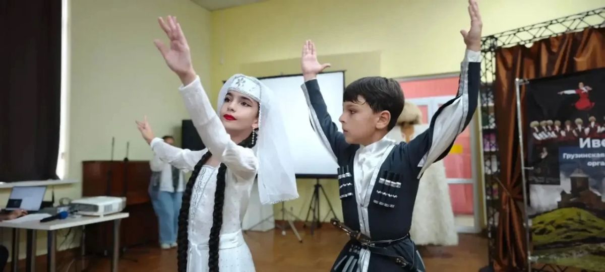 В Центральной городской библиотеке города Сочи прошёл День грузинской культуры в рамках проекта «Единство народов — богатство России» В Центральной городской библиотеке города Сочи прошёл День грузинской культуры в рамках проекта «Единство народов — богатство России»