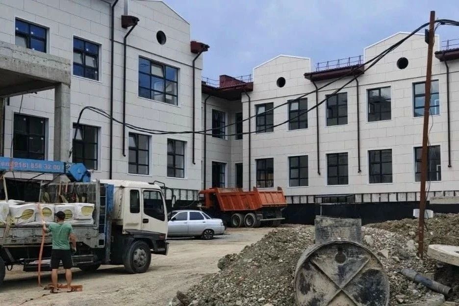 В Сочи готовность новой школы в Горном Лоо достигла 71%
