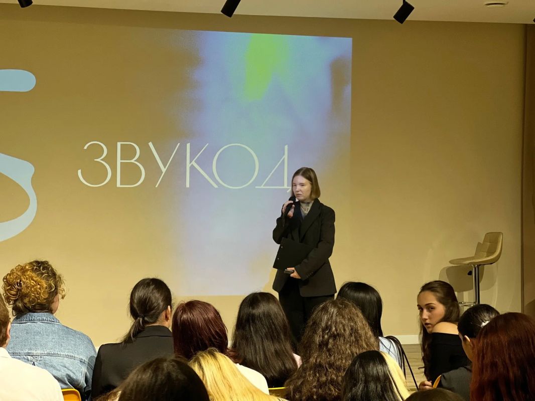 Сегодня в Доме молодёжи — новые лица и новые возможности! Сегодня в Доме молодёжи — новые лица и новые возможности!