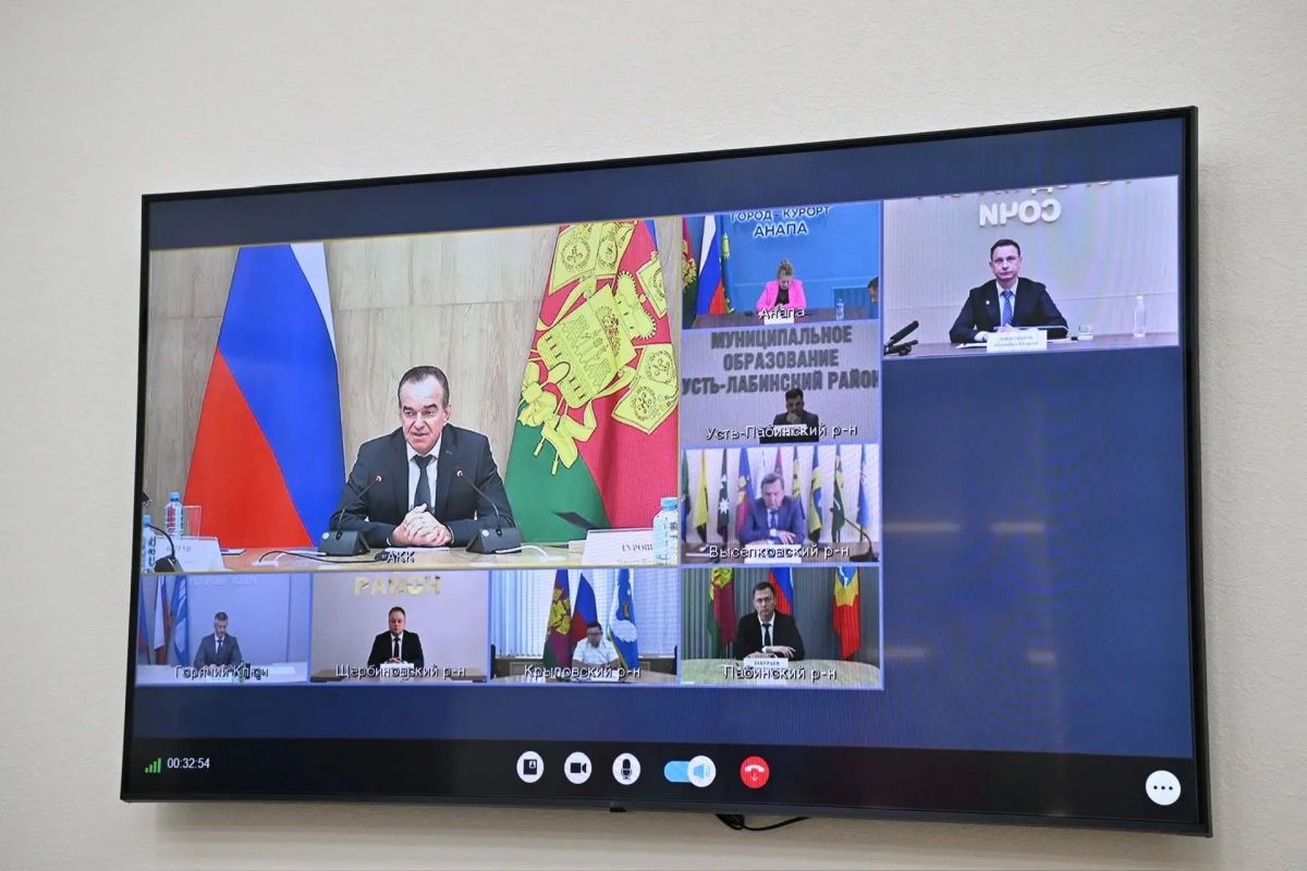 Глава Сочи Андрей Прошунин принял участие в совещании, посвященном подведению итогов работы в рамках федерального проекта «Формирование комфортной городской среды» Глава Сочи Андрей Прошунин принял участие в совещании, посвященном подведению итогов работы в рамках федерального проекта «Формирование комфортной городской среды»