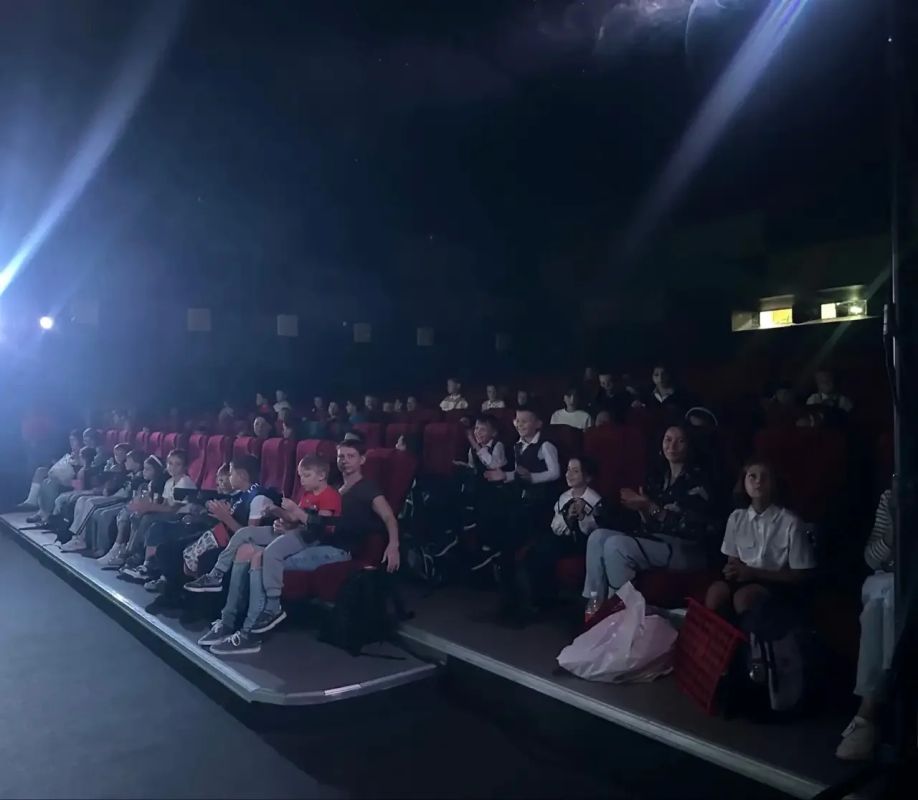В кинозале ГДК «Юбилейный» состоялась премьера спектакля «Заяц и ВОЛКшебство» театральной студии «Харизма» В кинозале ГДК «Юбилейный» состоялась премьера спектакля «Заяц и ВОЛКшебство» театральной студии «Харизма»