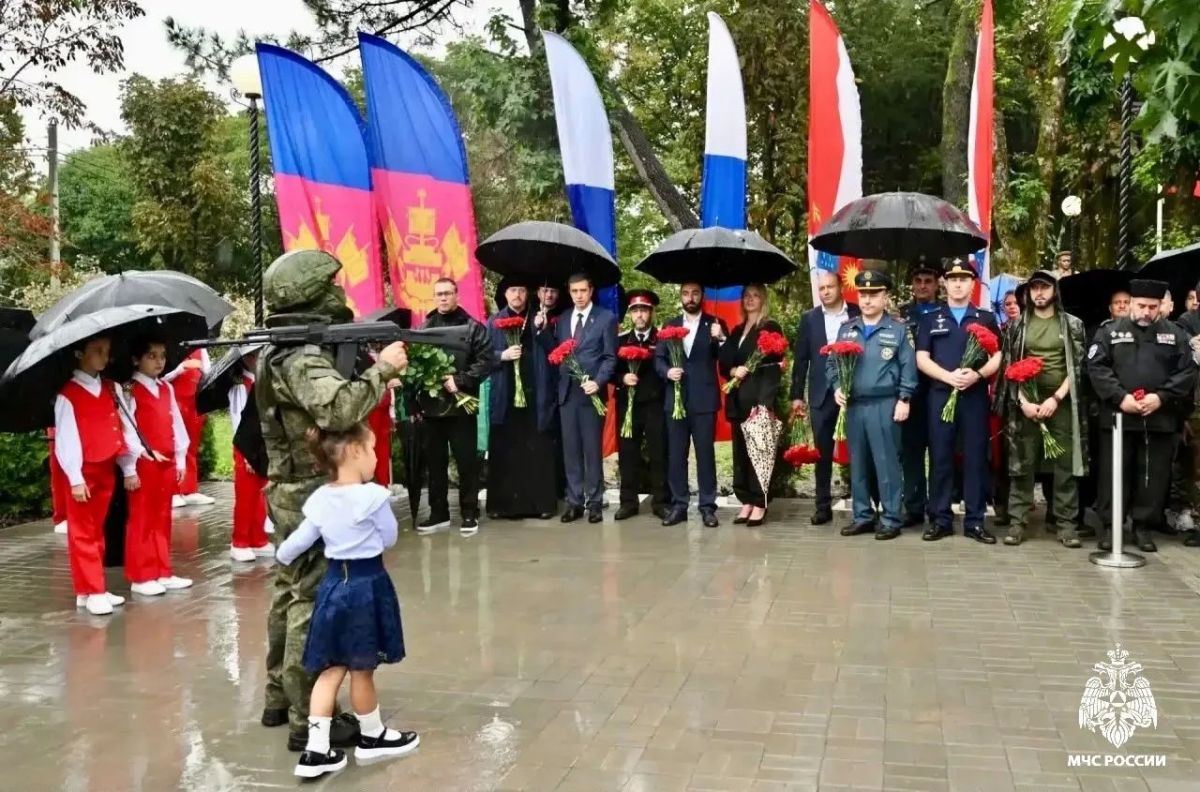 Аллею памяти героев СВО открыли в Адлерском районе Сочи