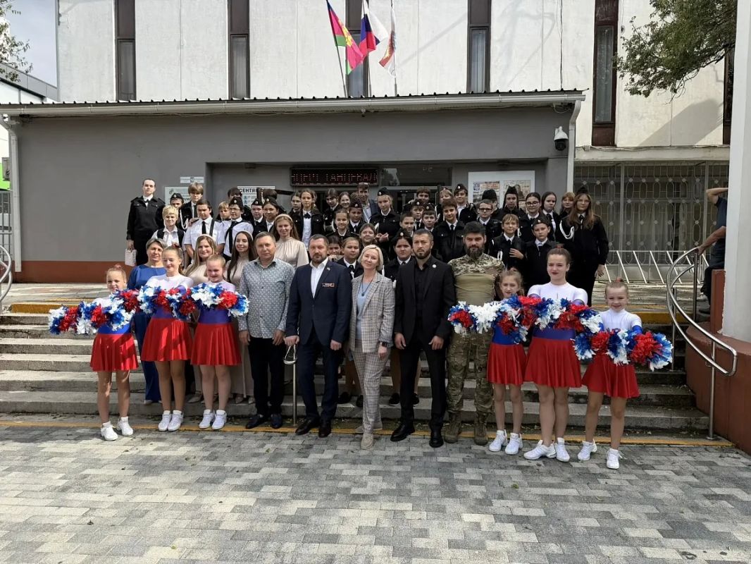 В Сочи ко Дню присоединения Донбасса и Новороссии к Российской Федерации организовано более 50 мероприятий В Сочи ко Дню присоединения Донбасса и Новороссии к Российской Федерации организовано более 50 мероприятий