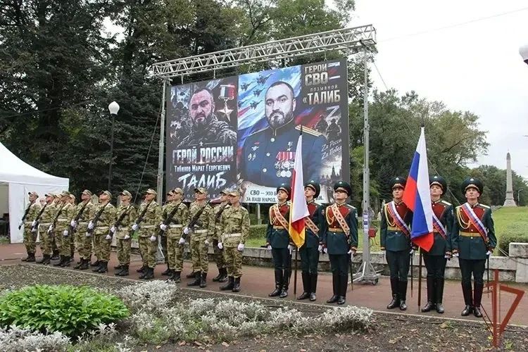 В Северной Осетии открыли памятник Герою России Марату Тибилову В Северной Осетии открыли памятник Герою России Марату Тибилову