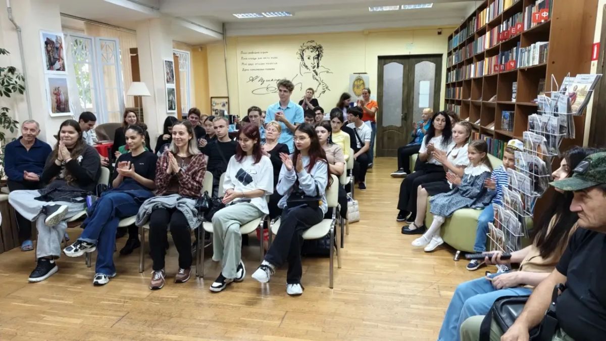 Сегодня в России отмечают День воссоединения Донецкой, Луганской Народных Республик, Запорожской и Херсонской областей с Российской Федерацией Сегодня в России отмечают День воссоединения Донецкой, Луганской Народных Республик, Запорожской и Херсонской областей с Российской Федерацией