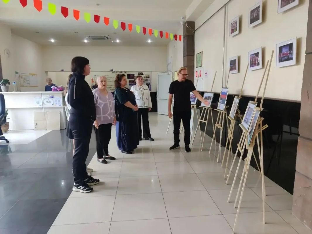 Сегодня в России отмечают День воссоединения Донецкой, Луганской Народных Республик, Запорожской и Херсонской областей с Российской Федерацией Сегодня в России отмечают День воссоединения Донецкой, Луганской Народных Республик, Запорожской и Херсонской областей с Российской Федерацией