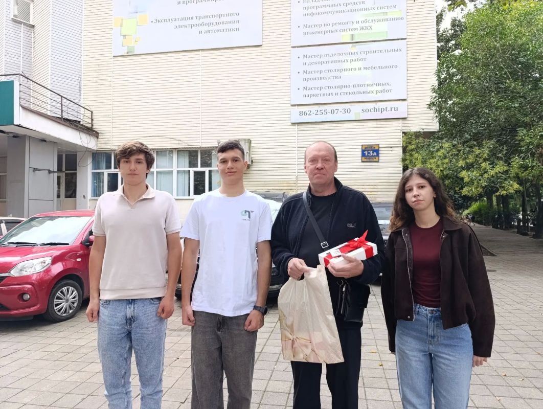Студенты и преподаватели Сочинского профессионального техникума поздравили ветеранов Великой Отечественной войны — Людмилу Ивановну Русакову и Анну Семёновну Устаян — с Днём пожилого человека! Студенты и преподаватели Сочинского профессионального техникума поздравили ветеранов Великой Отечественной войны — Людмилу Ивановну Русакову и Анну Семёновну Устаян — с Днём пожилого человека!