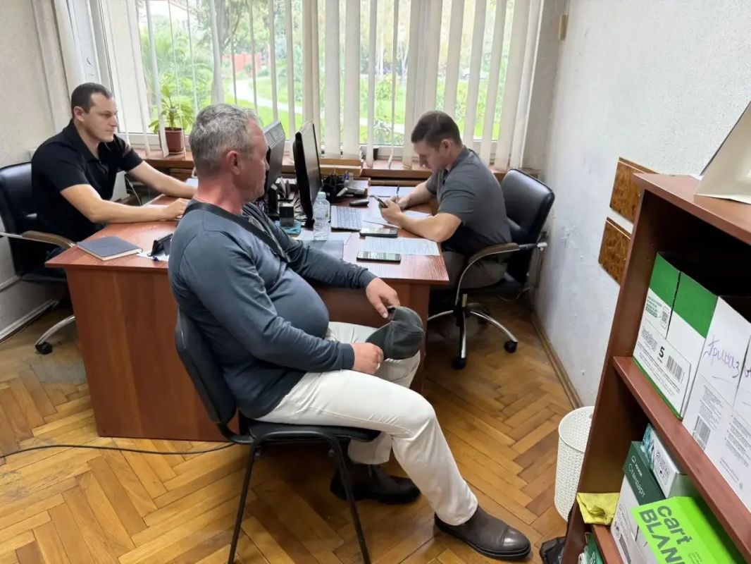 В Сочи прошли рейды по пресечению деятельности навязчивых услуг водителей такси В Сочи прошли рейды по пресечению деятельности навязчивых услуг водителей такси