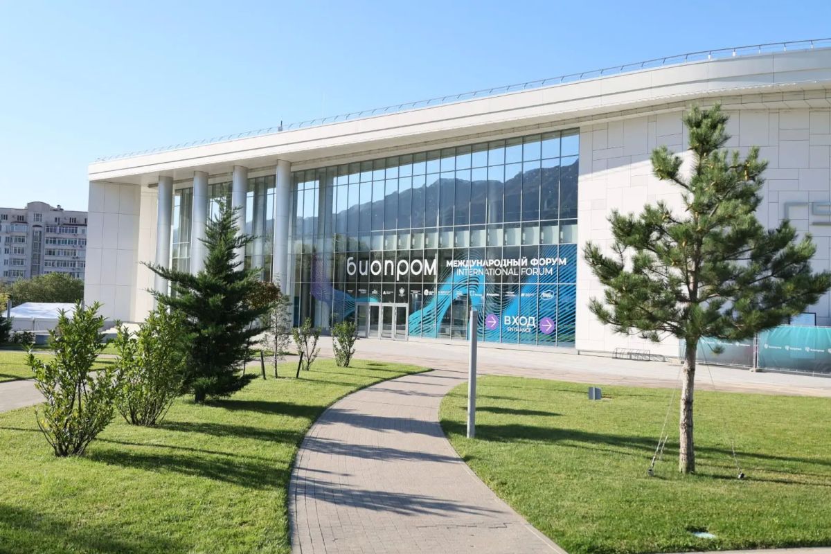 Денис Мантуров оценил разработки ученых Краснодарского края на выставочной экспозиции форума «Биопром» Денис Мантуров оценил разработки ученых Краснодарского края на выставочной экспозиции форума «Биопром»