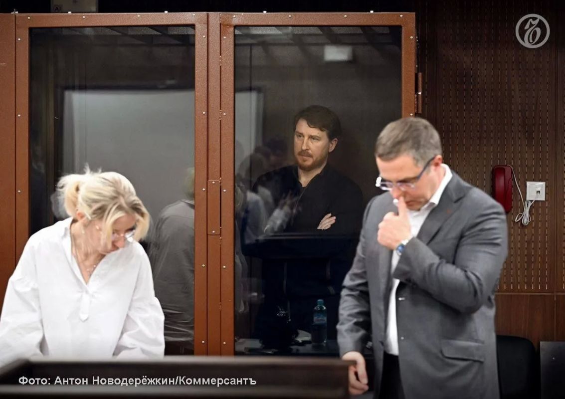 Суд в Москве приговорил бывшего мэра Сочи Алексея Копайгородского к 15 годам колонии строгого режима, сообщил корреспондент «Ъ» из зала суда