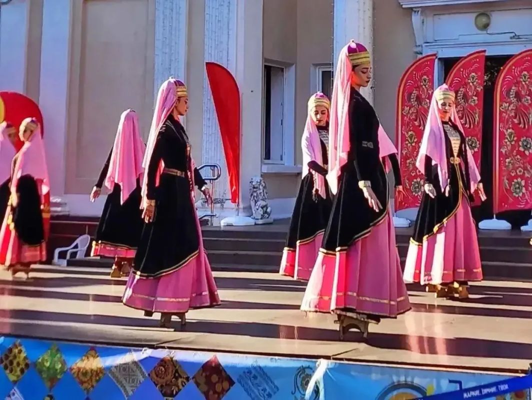 «Черноморская палитра»: три дня творчества и вдохновения «Черноморская палитра»: три дня творчества и вдохновения