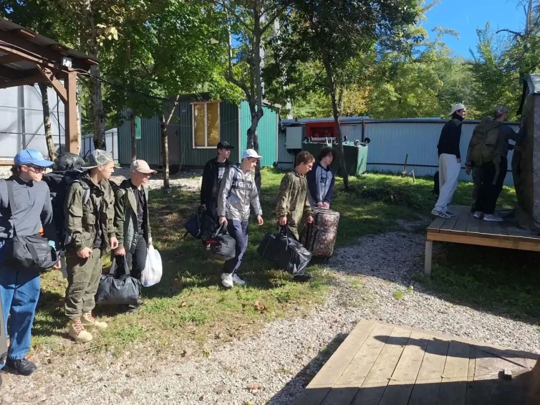 Тем временем, на форумной площадке «Мы – опора Родины» стартовали пятидневные сборы по основам военной службы для школьников СОШ №25 и №49 Тем временем, на форумной площадке «Мы – опора Родины» стартовали пятидневные сборы по основам военной службы для школьников СОШ №25 и №49