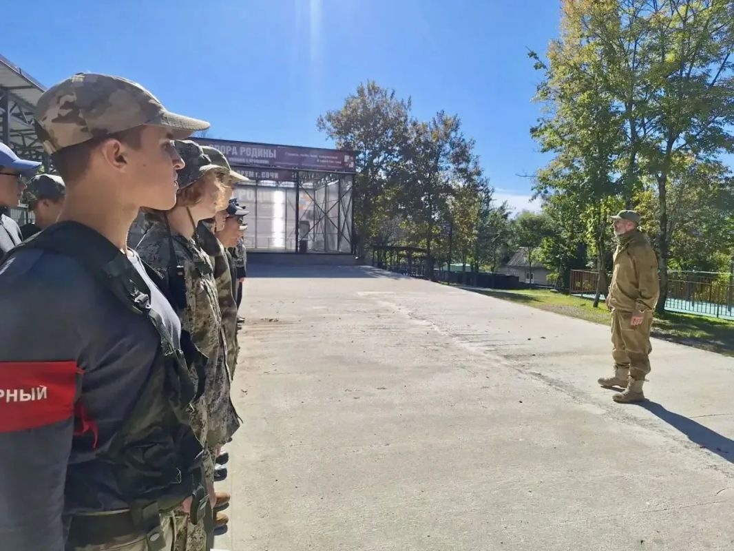 Тем временем, на форумной площадке «Мы – опора Родины» стартовали пятидневные сборы по основам военной службы для школьников СОШ №25 и №49 Тем временем, на форумной площадке «Мы – опора Родины» стартовали пятидневные сборы по основам военной службы для школьников СОШ №25 и №49