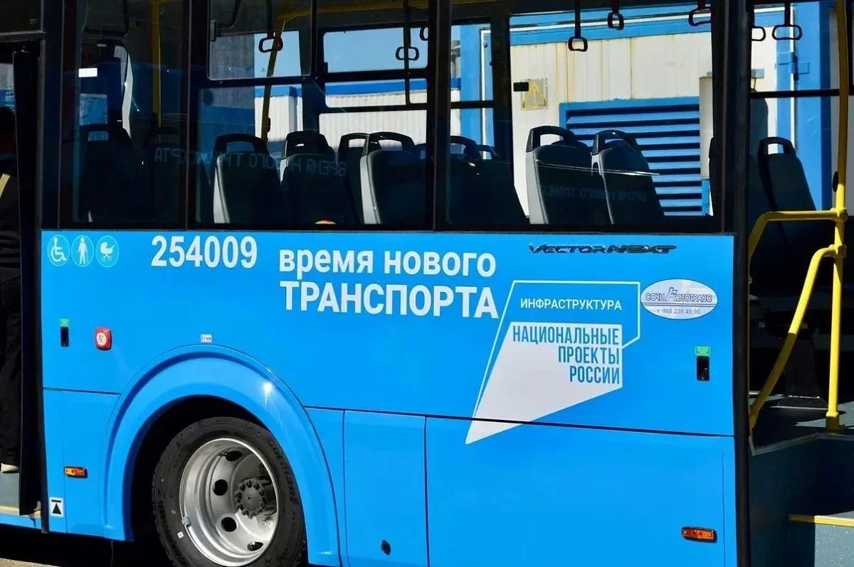 Глава Сочи Андрей Прошунин осмотрел 37 новых городских автобусов Глава Сочи Андрей Прошунин осмотрел 37 новых городских автобусов