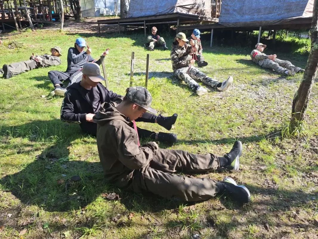В селе Красная Воля продолжаются пятидневные учебные сборы для десятиклассников В селе Красная Воля продолжаются пятидневные учебные сборы для десятиклассников