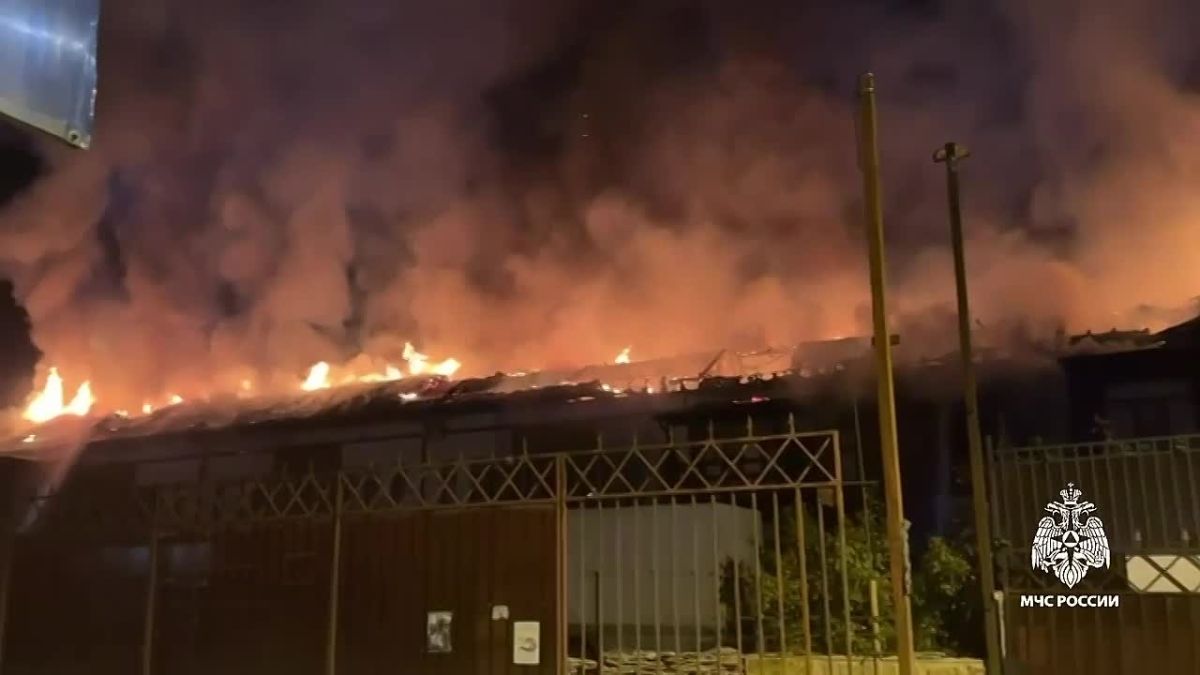 Крупный пожар полыхает в Сочи — спасатели локализовали возгорание на площади 1400 "квадратов"