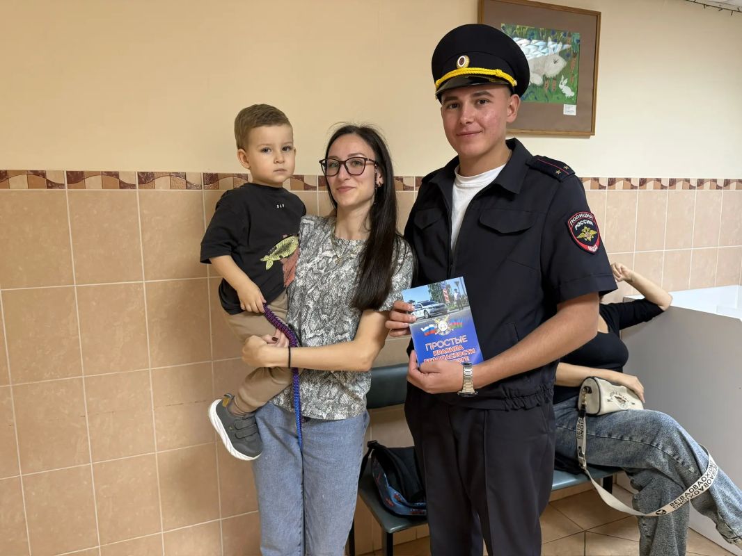Сотрудники Госавтоинспекции г. Сочи провели профилактическую акцию в детской поликлинике