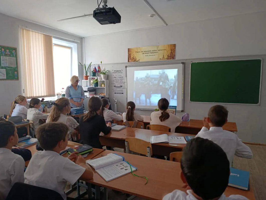 В школах Сочи прошли уроки мужества в честь 83-й годовщины победы в битве за Кавказ В школах Сочи прошли уроки мужества в честь 83-й годовщины победы в битве за Кавказ
