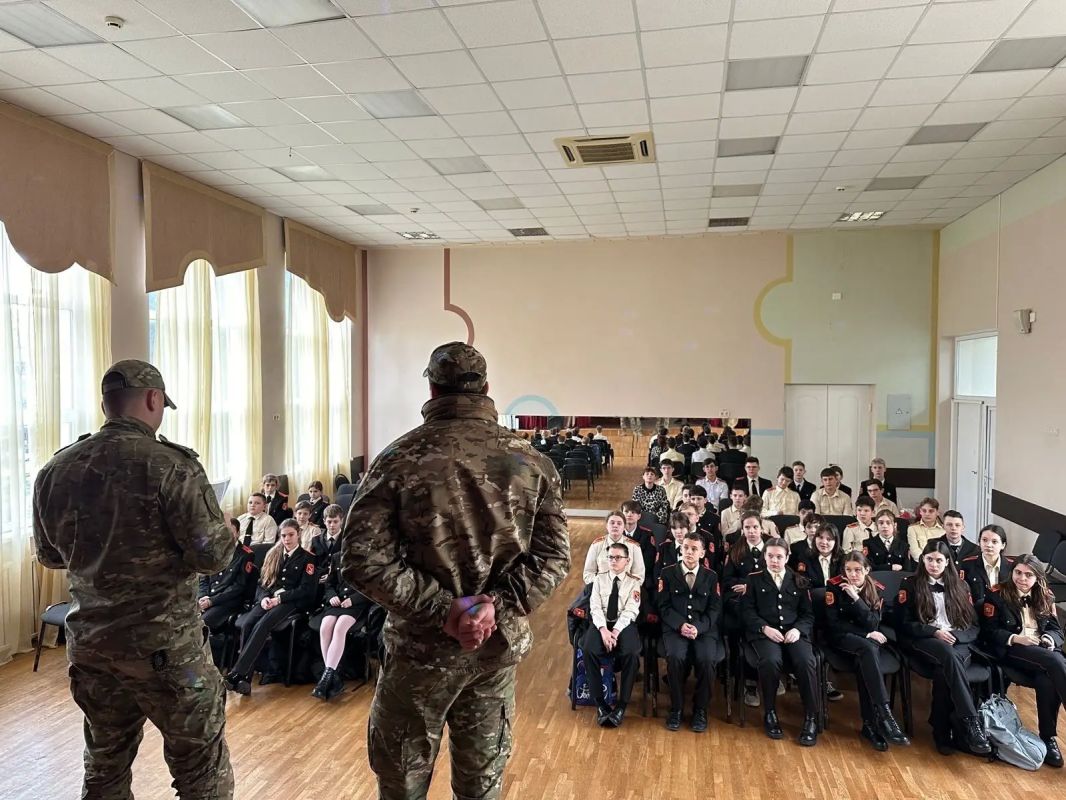В школах Сочи прошли уроки мужества в честь 83-й годовщины победы в битве за Кавказ В школах Сочи прошли уроки мужества в честь 83-й годовщины победы в битве за Кавказ