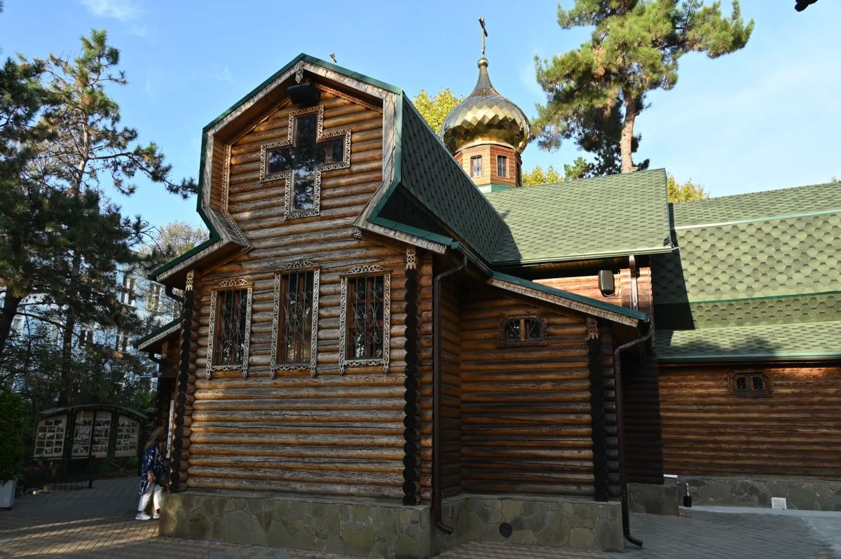 Андрей Прошунин: Вместе с управляющим делами Московской патриархии митрополитом Воскресенским Григорием и епископом Сочинским и Туапсинским Германом посетил сочинский социально-кризисный центр «Нечаянная радость»