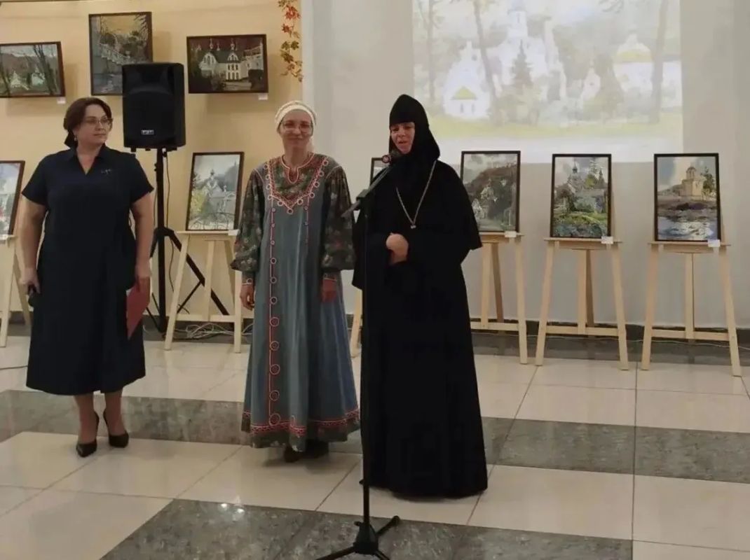 В Доме творчества и досуга «Луч» открылась выставка современных художников «Монастырь под покровом Царицы Небесной» В Доме творчества и досуга «Луч» открылась выставка современных художников «Монастырь под покровом Царицы Небесной»