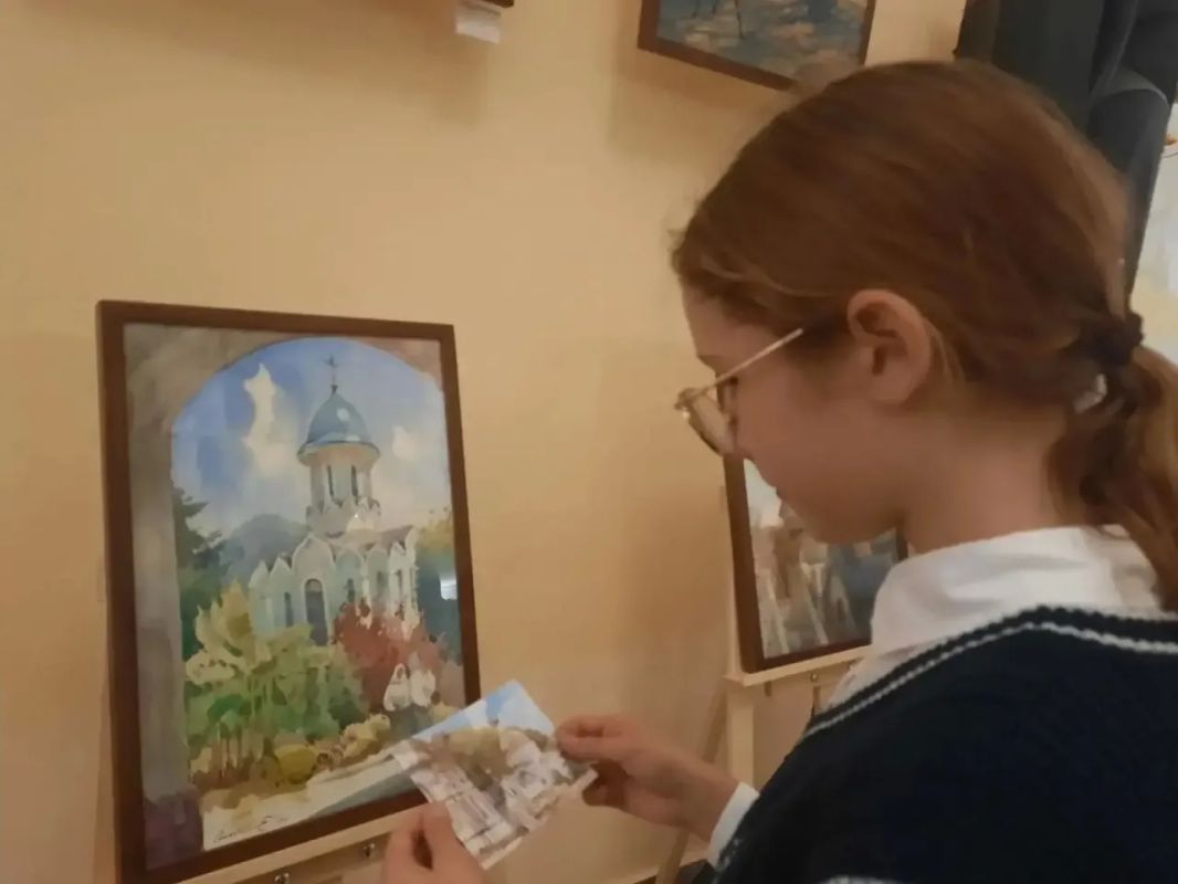 В Доме творчества и досуга «Луч» открылась выставка современных художников «Монастырь под покровом Царицы Небесной»