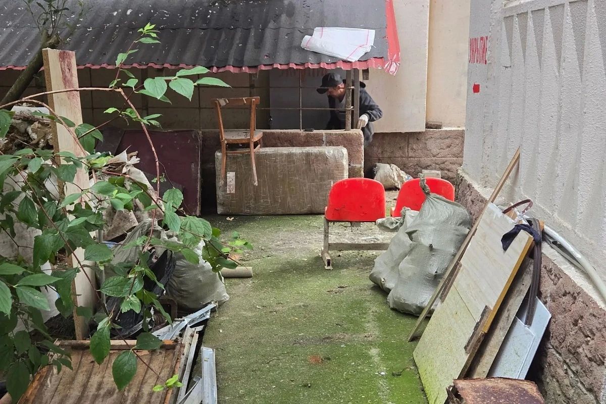 В Сочи продолжается мониторинг и расчистка подвалов жилых многоквартирных домов В Сочи продолжается мониторинг и расчистка подвалов жилых многоквартирных домов