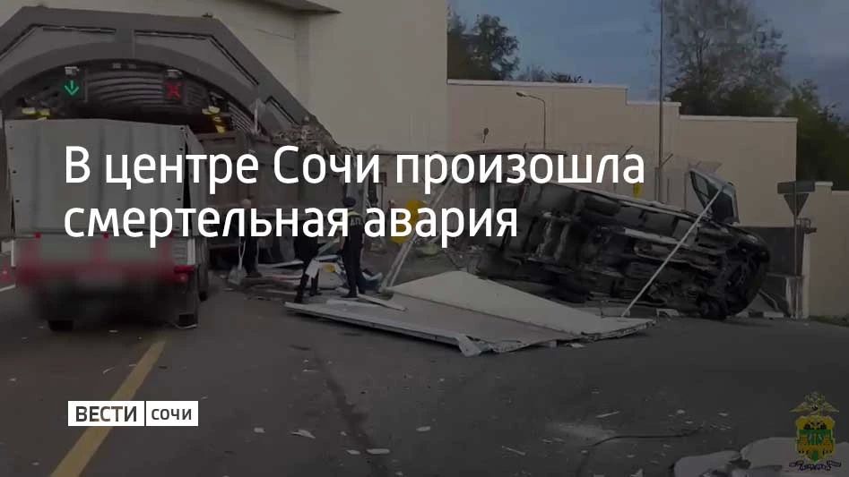 Утром 21 октября на въезде в тоннель №2 на дублере Курортного проспекта 33-летний мужчина, управляя грузовой машиной "Шакман", столкнулся с припаркованным на обочине "Фордом", а затем наехал на портал тоннеля