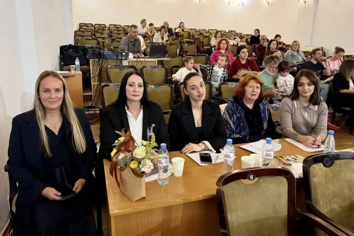 В концертном зале Детской школы искусств № 8 прошёл гала-концерт II детско-юношеского фестиваля вокальной музыки «Мелодии дружных сердец» В концертном зале Детской школы искусств № 8 прошёл гала-концерт II детско-юношеского фестиваля вокальной музыки «Мелодии дружных сердец»